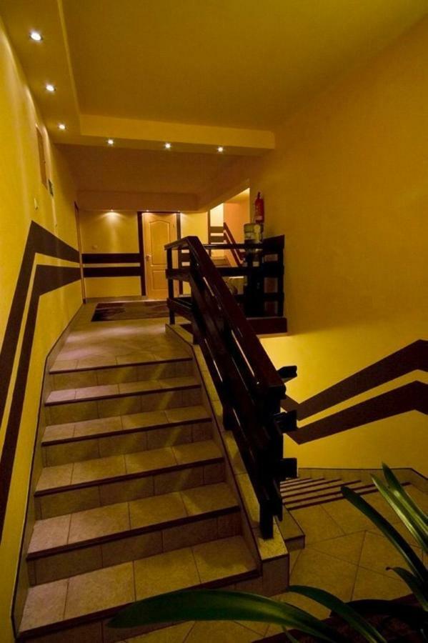 Bialy Orzel Aparthotel Przemysl Exterior photo