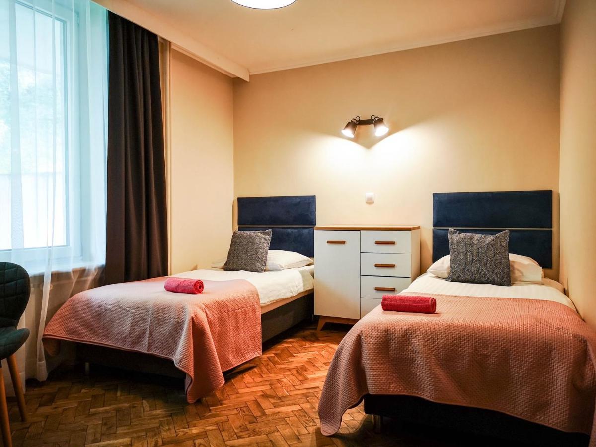 Bialy Orzel Aparthotel Przemysl Exterior photo